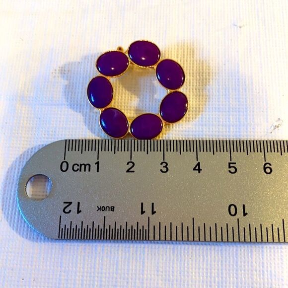 Sweet Vintage Royal Purple & Gold Toned Hat/Lapel Pin. - Picture 5 of 5